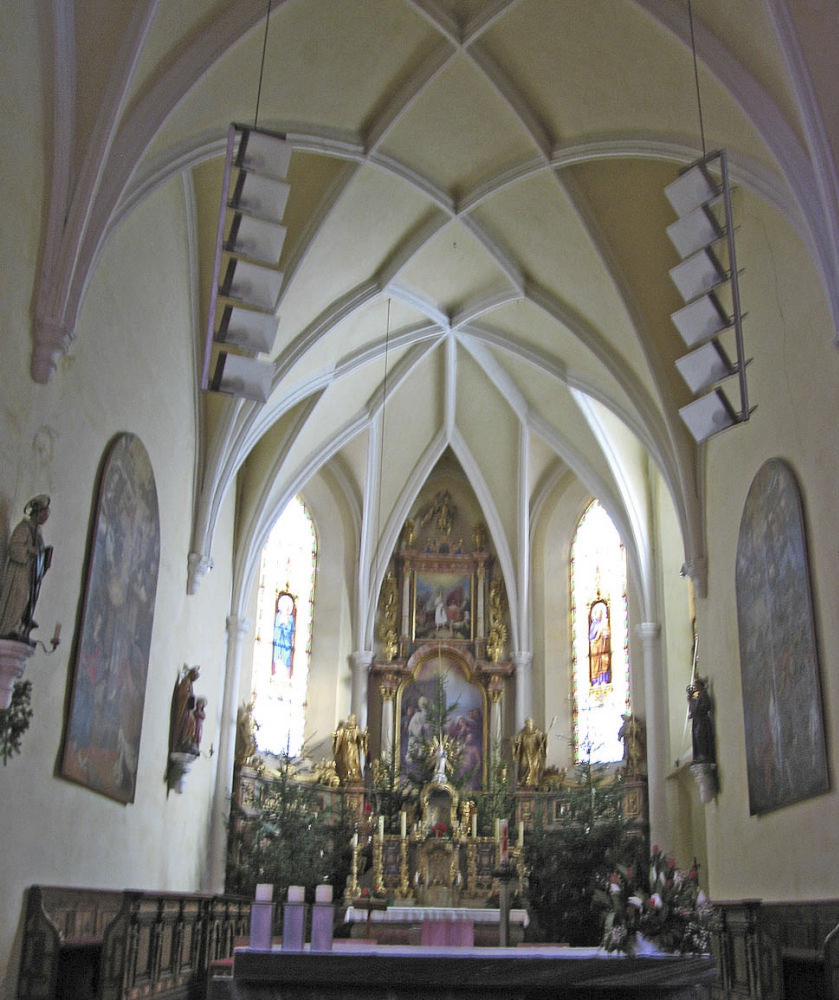 Hier sehen Sie den Altar der Pfarrkirche in St. Ulrich!
